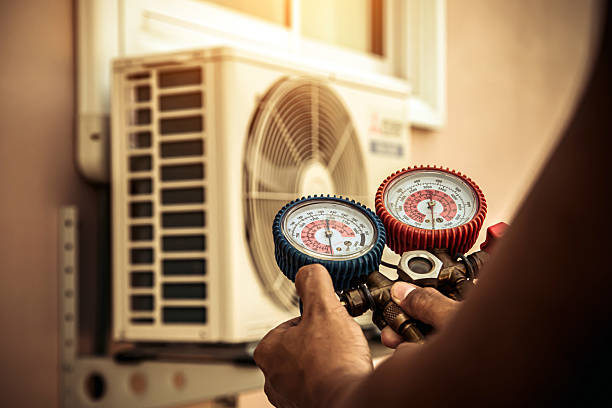 Professional Hvac technician working in Capistrano Beach, CA